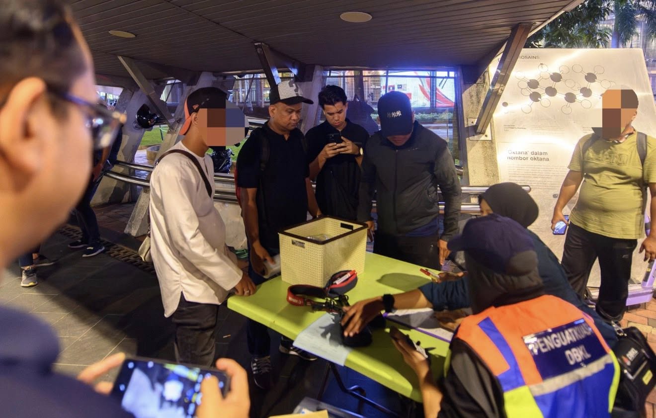 KL STRIKE FORCE PERANGI ULAT GAMBAR - November 22, 2025