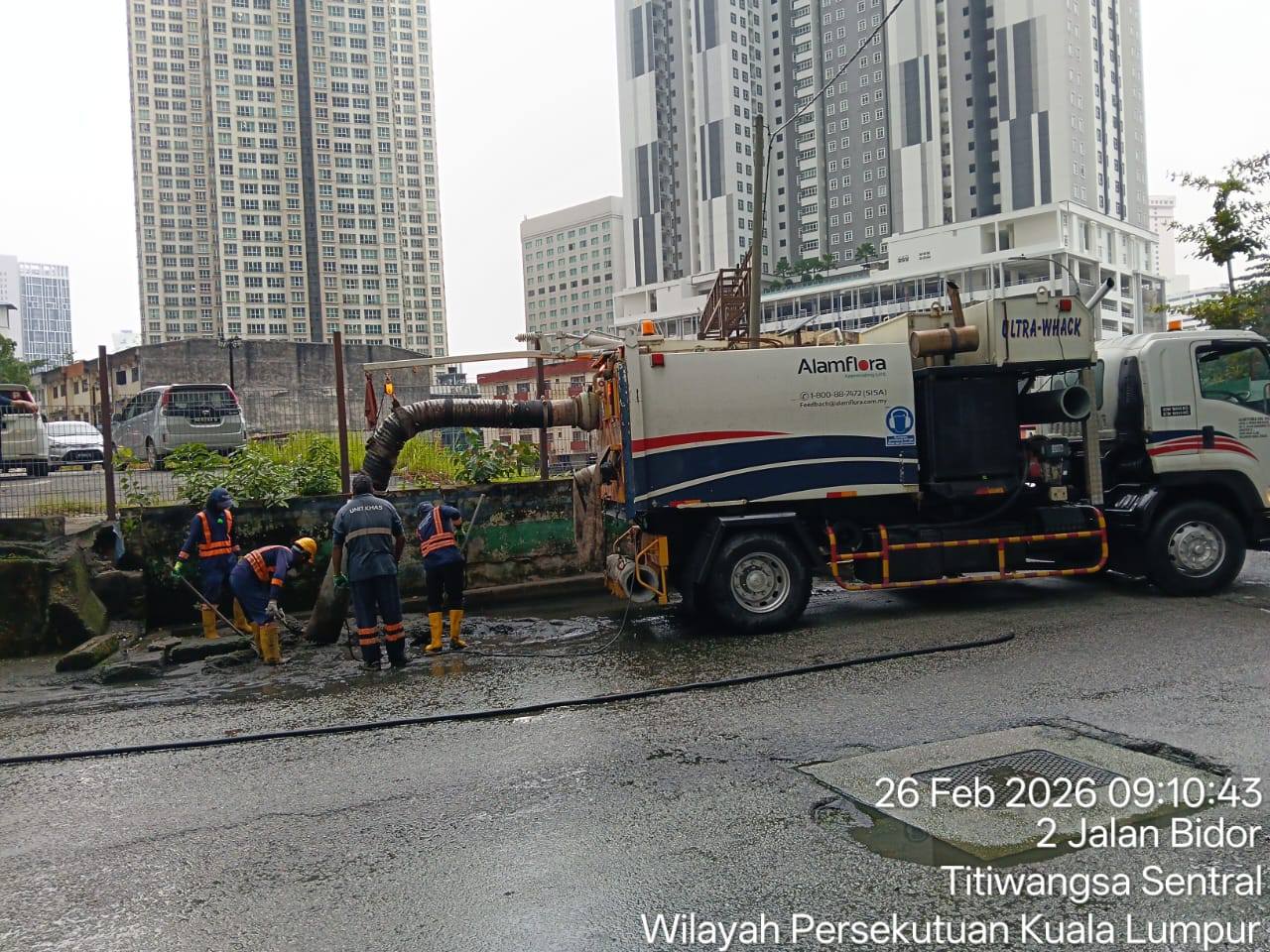 Kerja-Kerja Pembersihan Longkang Di Sekitar Pusat Bandar