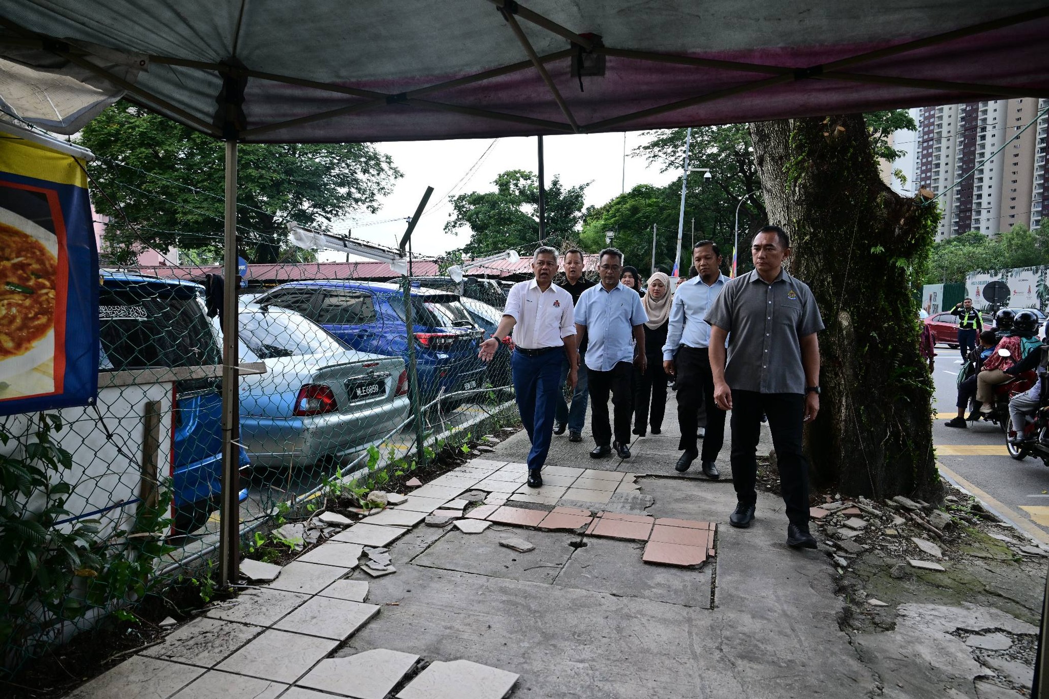 Tinjauan Aktiviti Penjaja Di Jalan Tasik Selatan