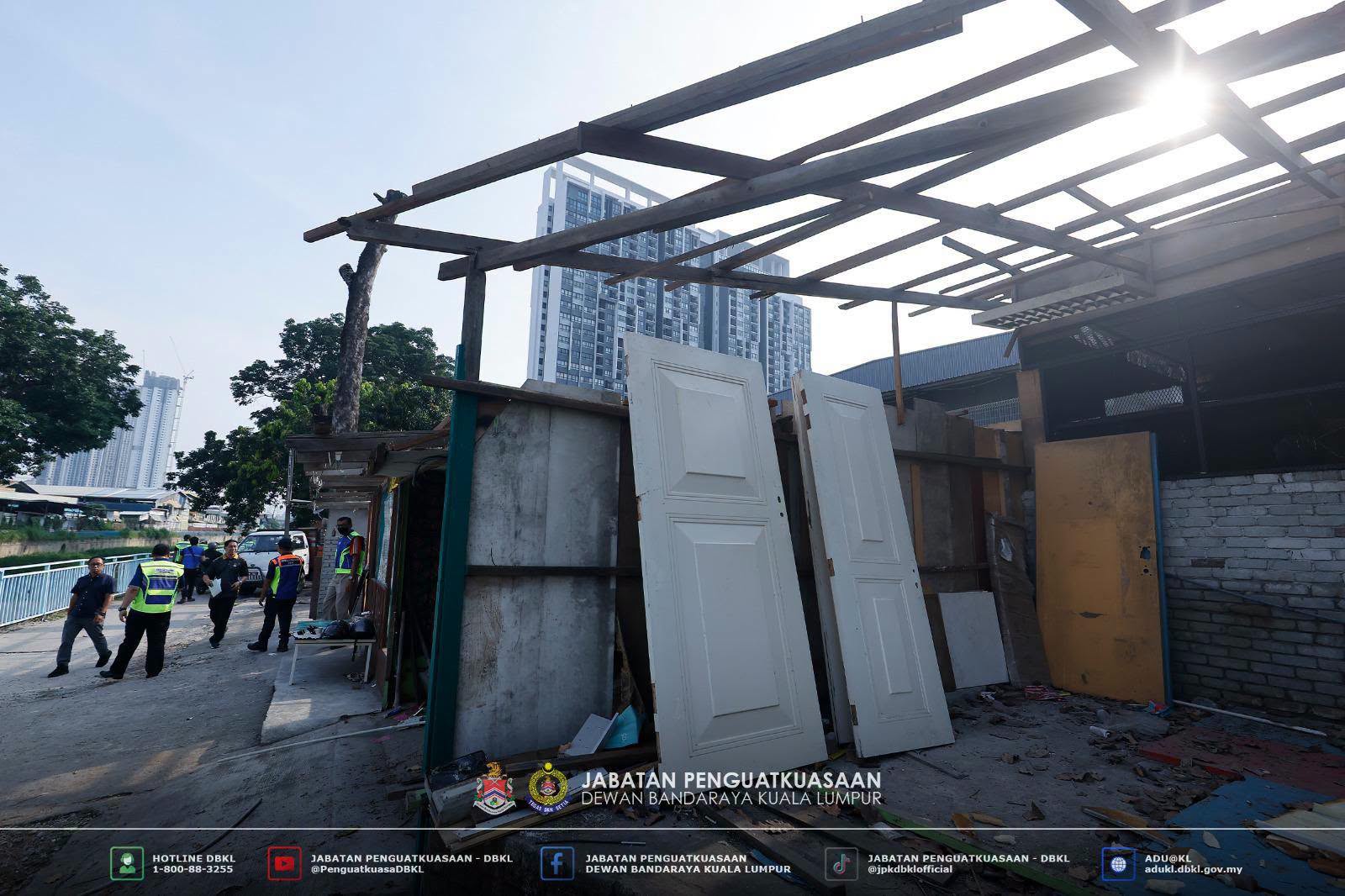 DBKL Roboh Struktur Haram Atas Tanah Kerajaan