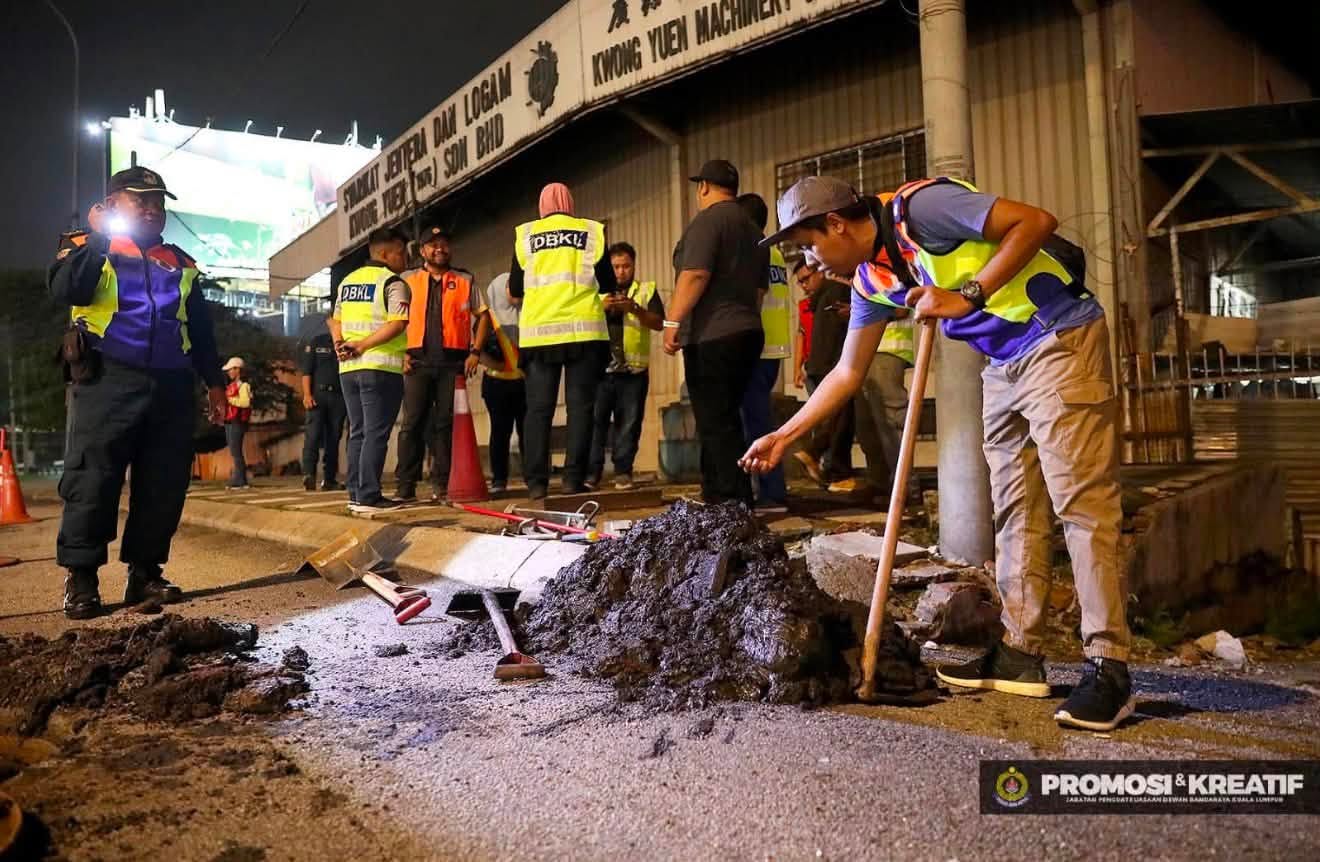 Orang Biasa, Jasa Luar Biasa