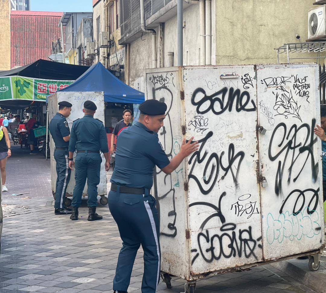 DBKL Sita 11 Gerobok Besi Beroda Peniaga Pasar Karat Lama Lorong Sultan