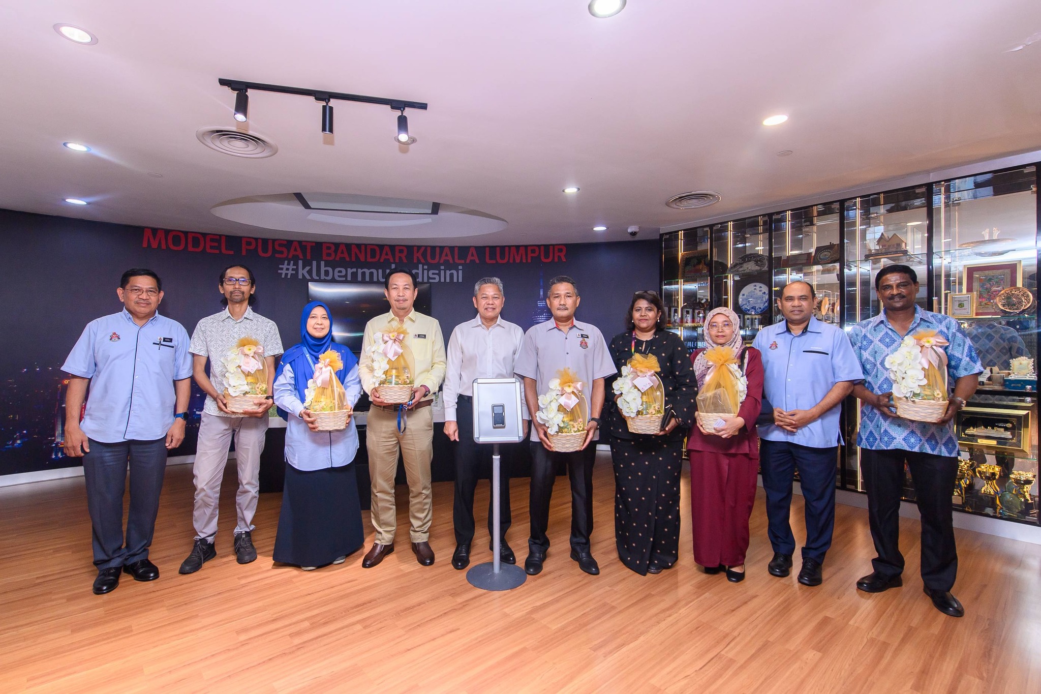 Majlis Clock Out Pegawai Dan Kakitangan Yang Akan Bersara Bil 4/2026