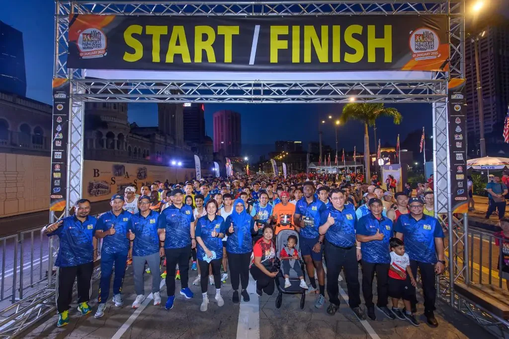 Datuk Bandar Kuala Lumpur Lepaskan Peserta KL Half Marathon Dan KL Car Free Morning Edisi 16 Februari 2025 - February 17, 2025